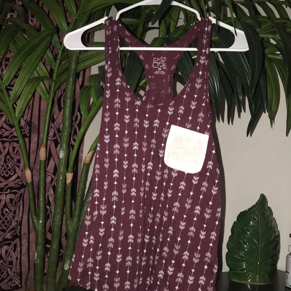 Maroon tank